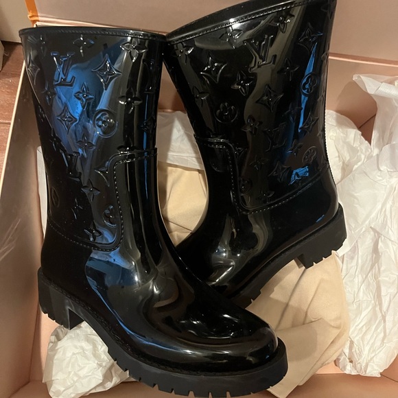 Super cute and stylish - Picture 2 of 10